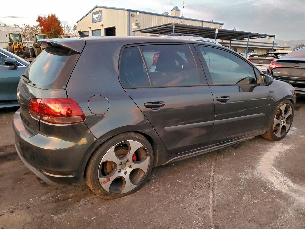 2011 VOLKSWAGEN GTI photo 7
