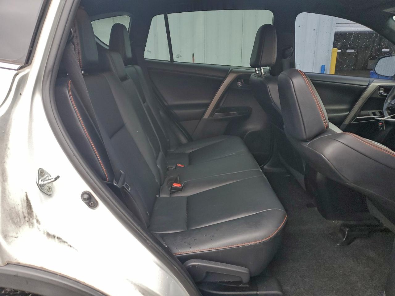 2017 TOYOTA RAV4 SE photo 10