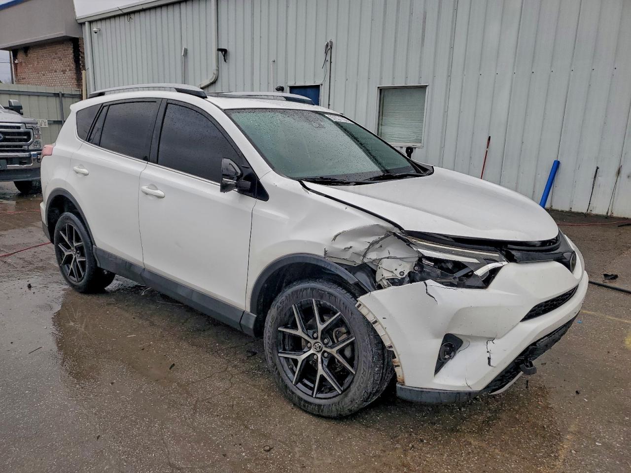 2017 TOYOTA RAV4 SE photo 4