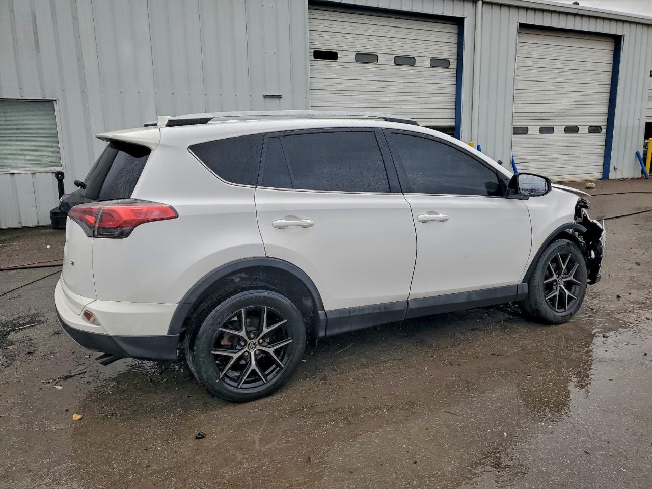 2017 TOYOTA RAV4 SE photo 3