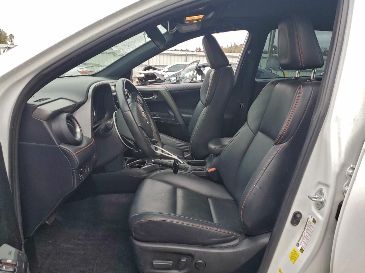 2017 TOYOTA RAV4 SE photo 7
