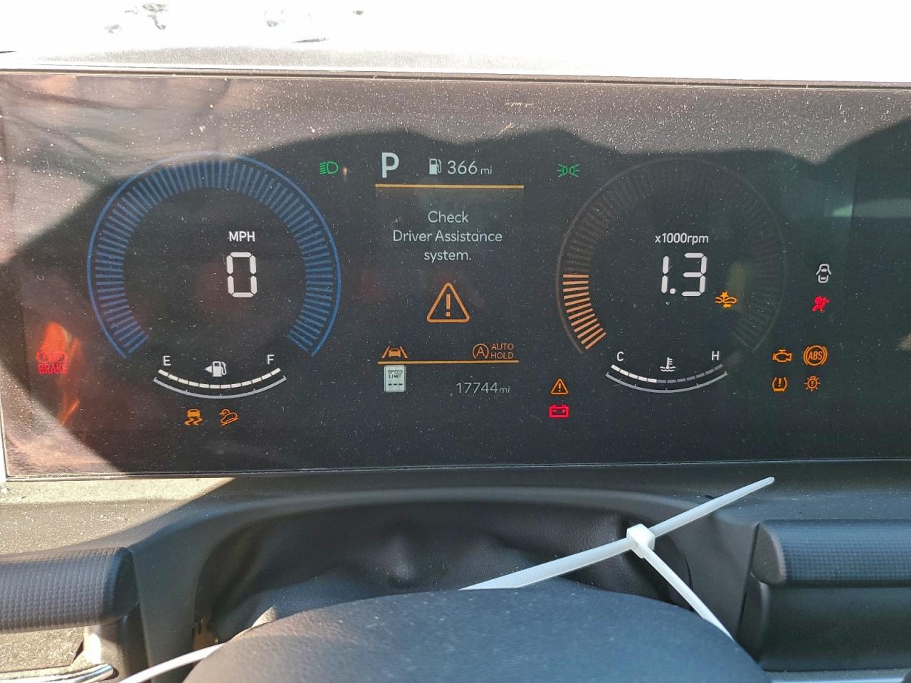 2025 HYUNDAI TUCSON SE photo 9
