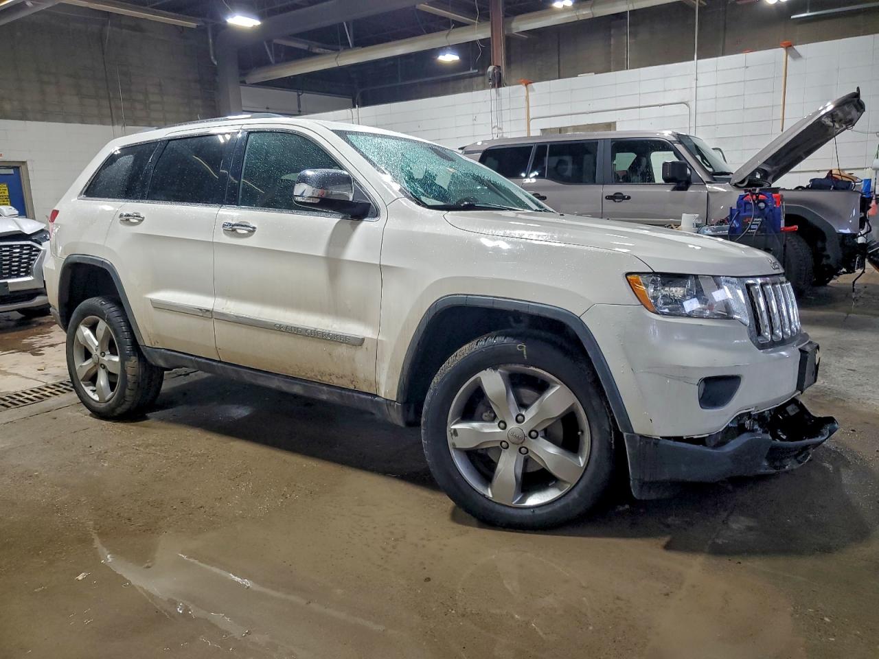 2012 JEEP GRAND CHEROKEE OVERLAND photo 4