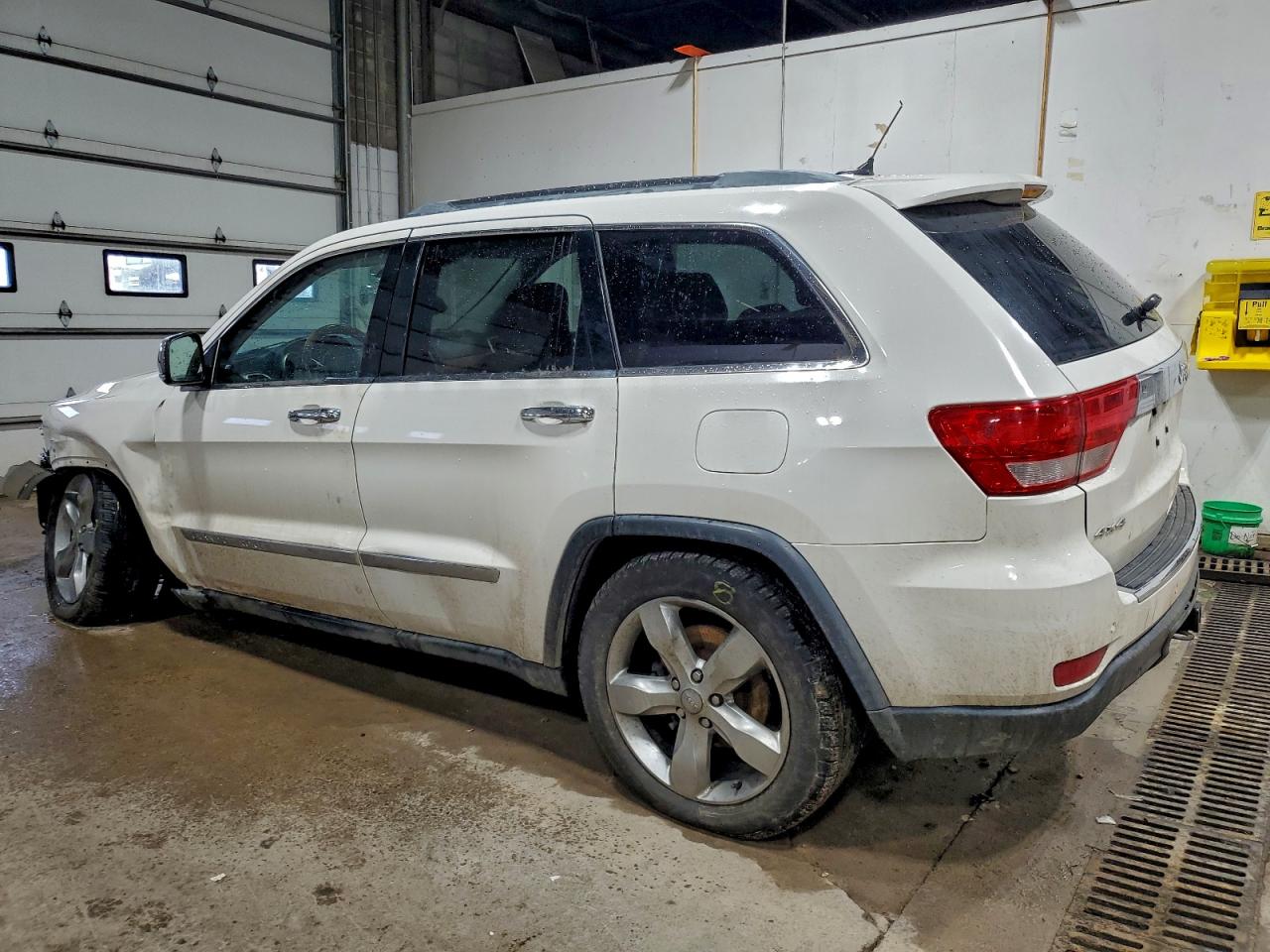 2012 JEEP GRAND CHEROKEE OVERLAND photo 2