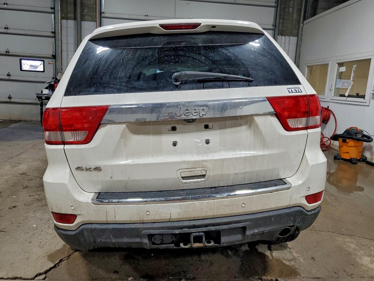 2012 JEEP GRAND CHEROKEE OVERLAND photo 6