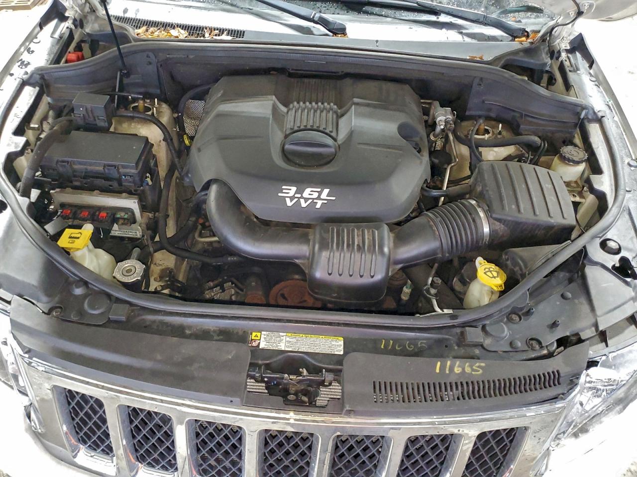 2012 JEEP GRAND CHEROKEE OVERLAND photo 12