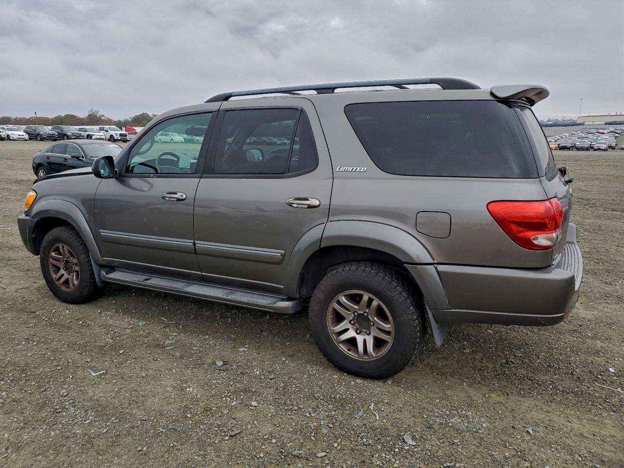 2005 TOYOTA SEQUOIA LIMITED photo 2