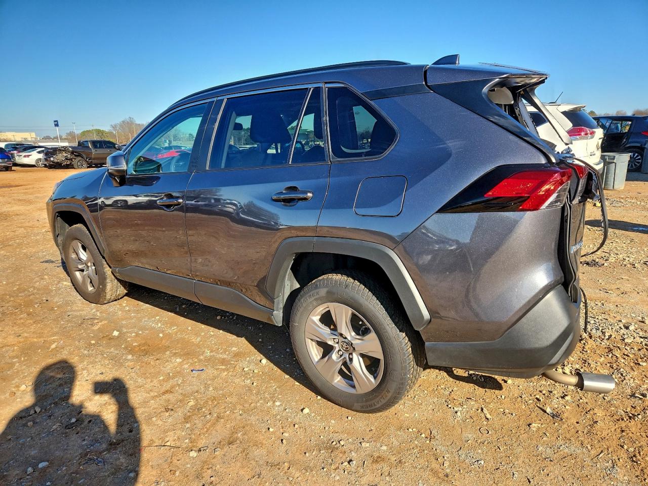 2022 TOYOTA RAV4 XLE photo 3
