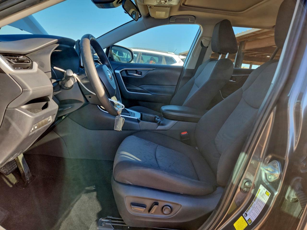 2022 TOYOTA RAV4 XLE photo 13