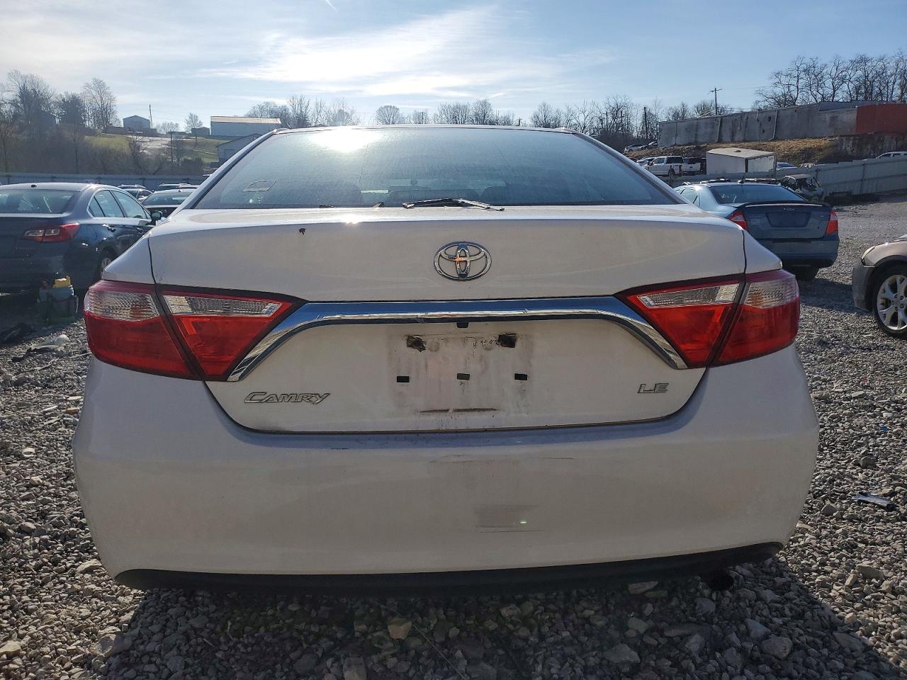 2017 TOYOTA CAMRY LE photo 6