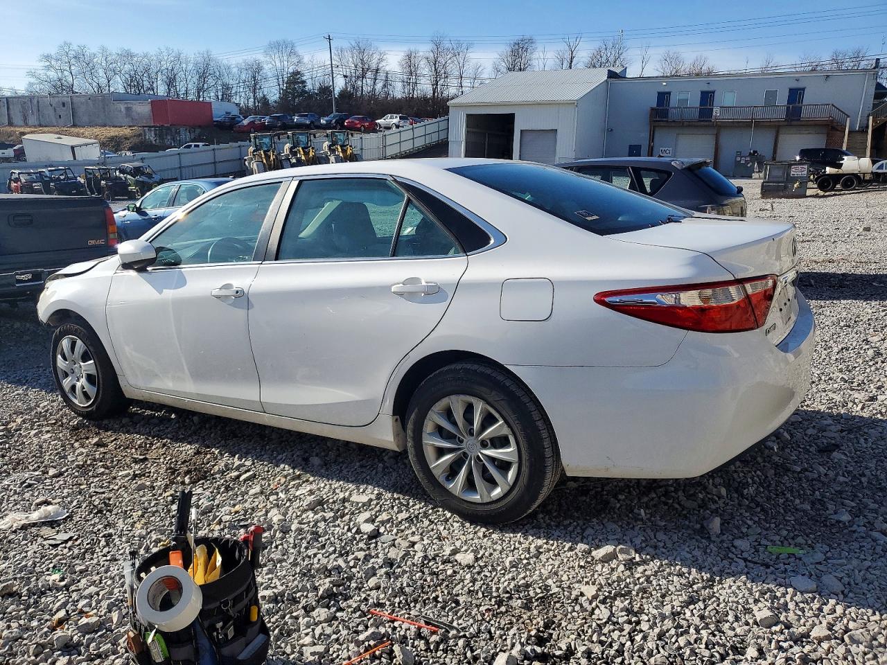 2017 TOYOTA CAMRY LE photo 2