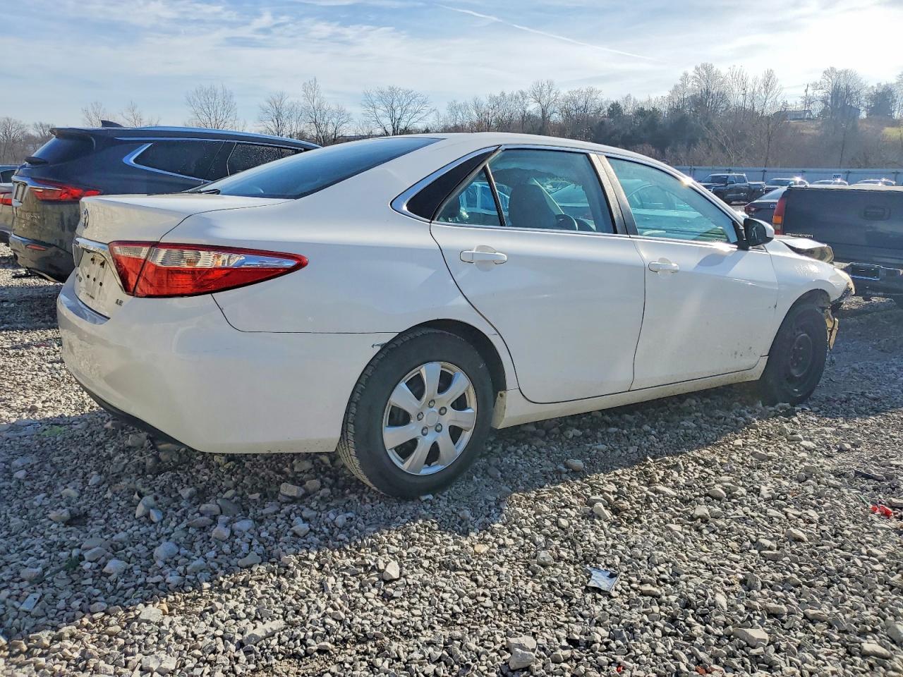 2017 TOYOTA CAMRY LE photo 3