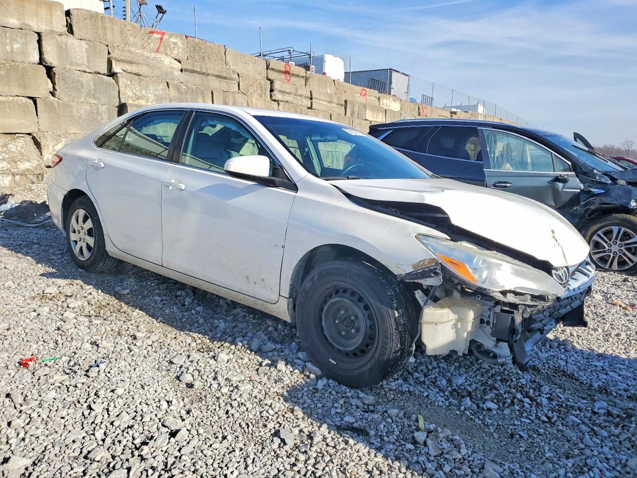 2017 TOYOTA CAMRY LE photo 4