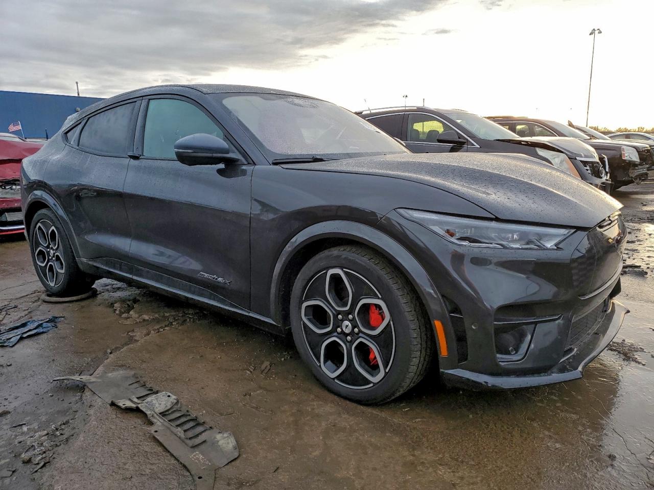 2022 FORD MUSTANG MACH-E GT photo 4