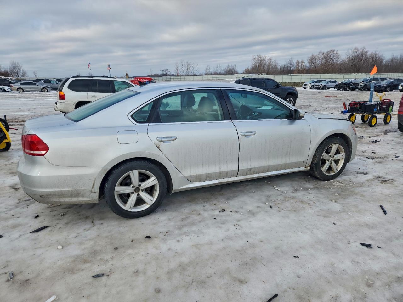 2012 VOLKSWAGEN PASSAT SE photo 3