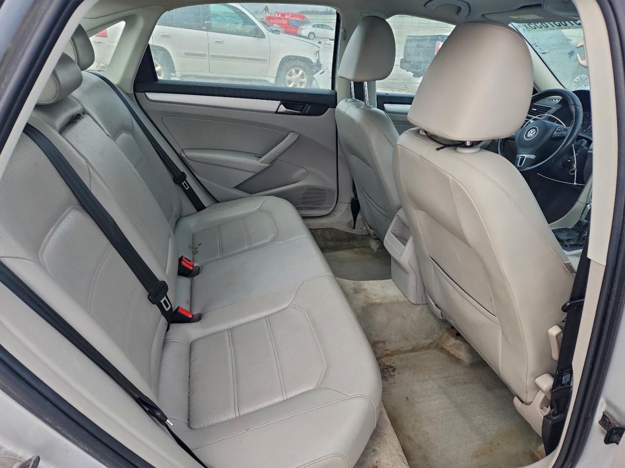 2012 VOLKSWAGEN PASSAT SE photo 10