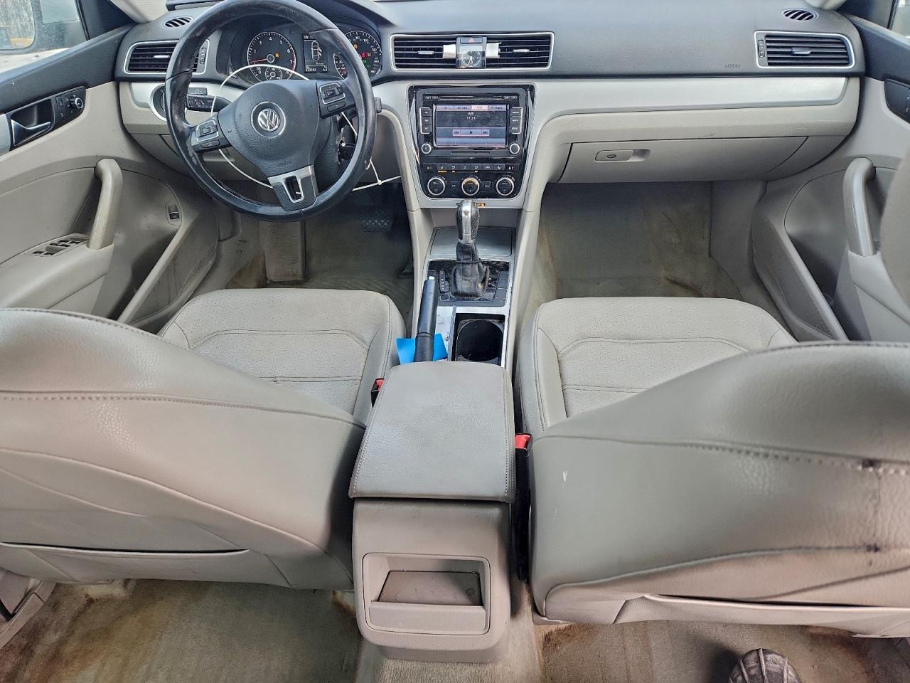 2012 VOLKSWAGEN PASSAT SE photo 8