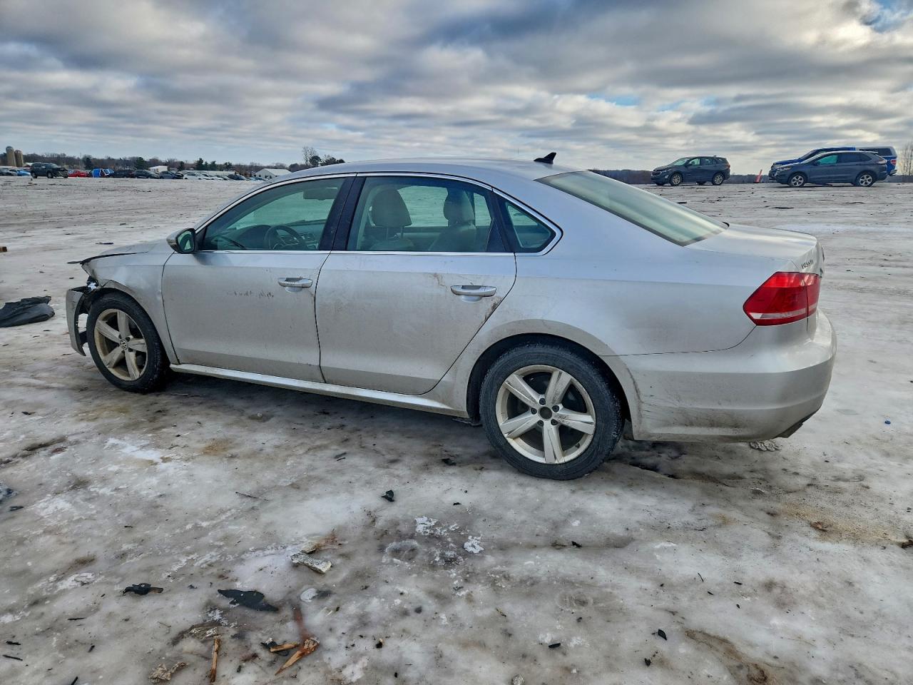 2012 VOLKSWAGEN PASSAT SE photo 2