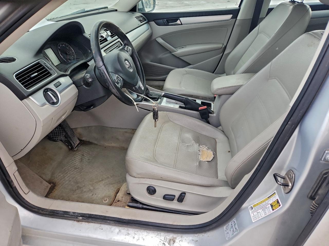 2012 VOLKSWAGEN PASSAT SE photo 7