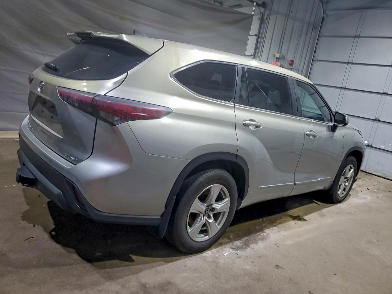 2022 TOYOTA HIGHLANDER L photo 3