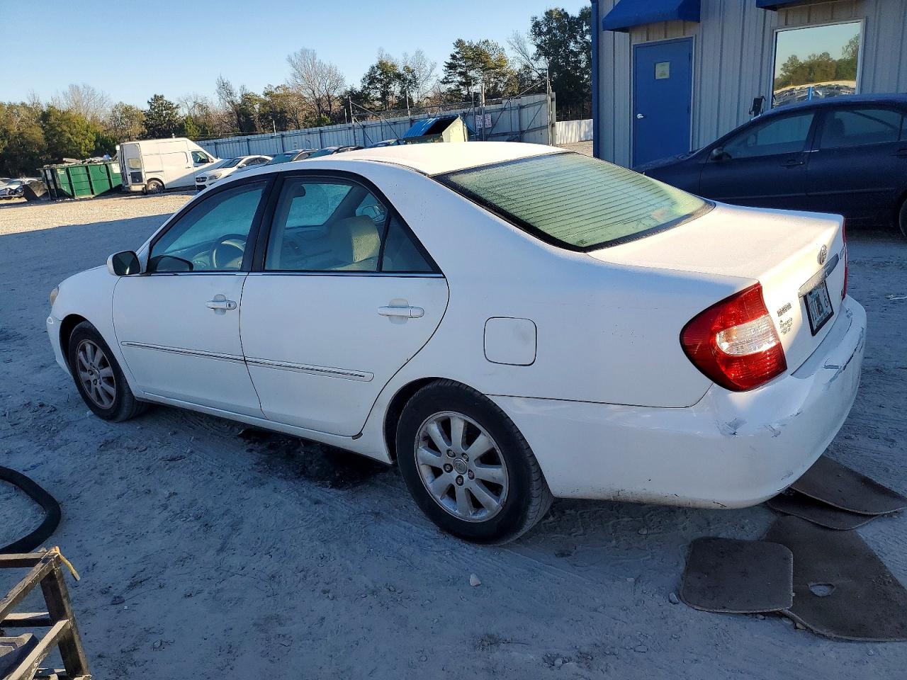 2003 TOYOTA CAMRY LE photo 2