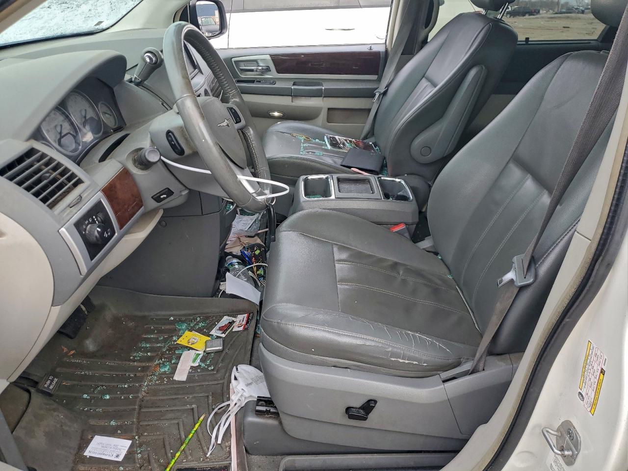 2010 CHRYSLER TOWN & COUNTRY TOURING photo 7
