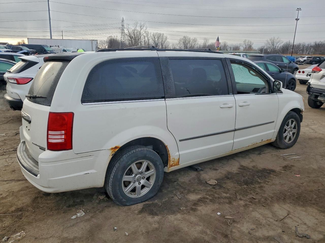 2010 CHRYSLER TOWN & COUNTRY TOURING photo 3
