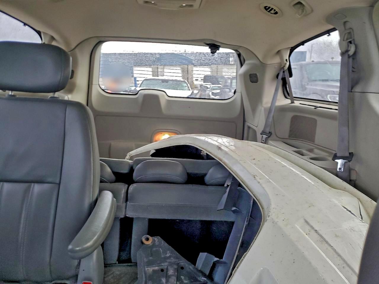 2010 CHRYSLER TOWN & COUNTRY TOURING photo 10