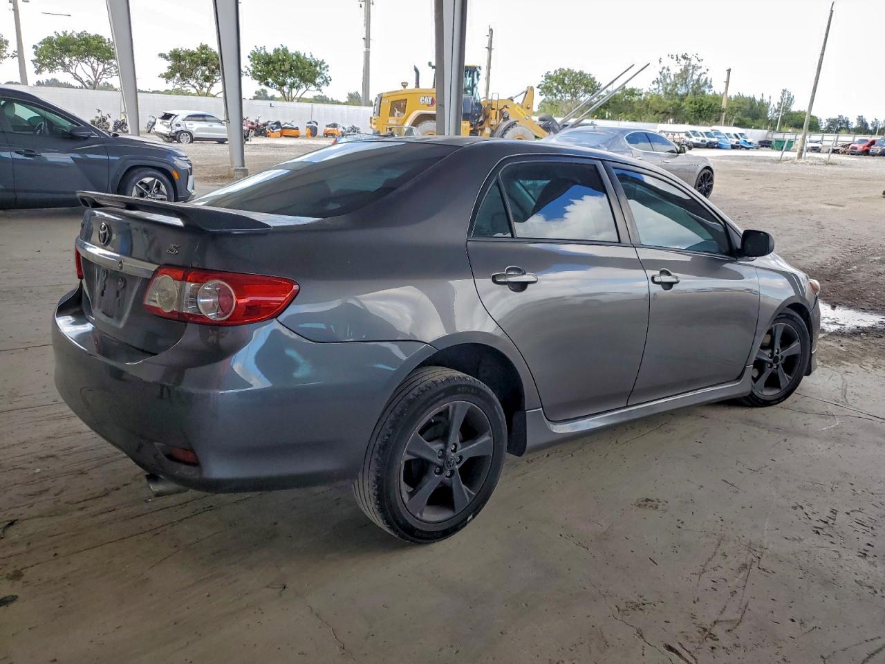 2013 TOYOTA COROLLA BASE photo 3