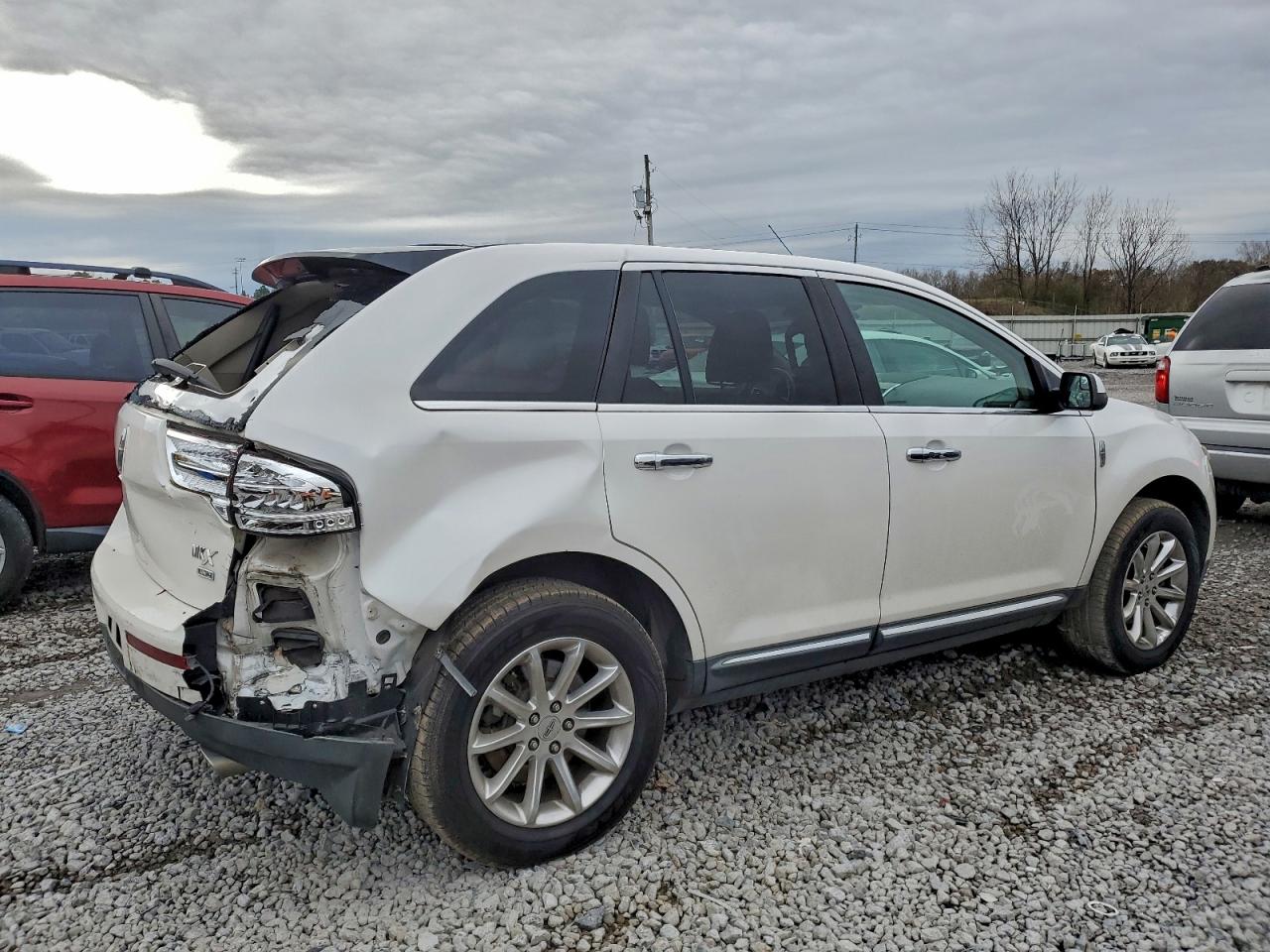 2011 LINCOLN MKX photo 3