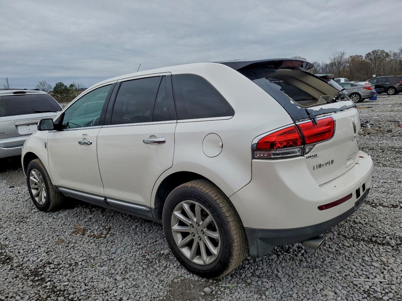 2011 LINCOLN MKX photo 2