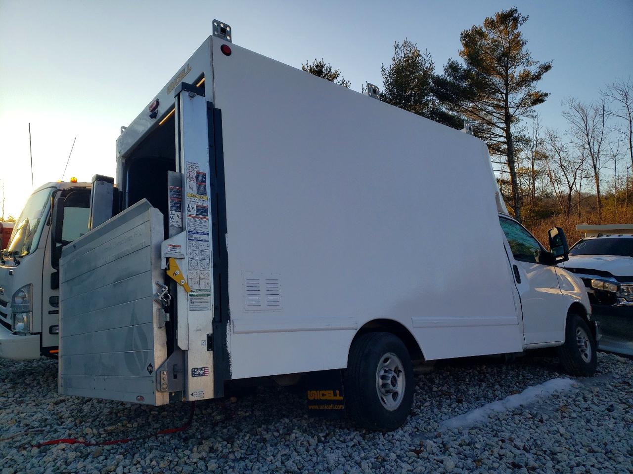 2024 GMC SAVANA DELIVERY TRUCK photo 5