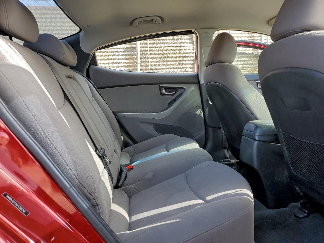 2016 HYUNDAI ELANTRA SE photo 10