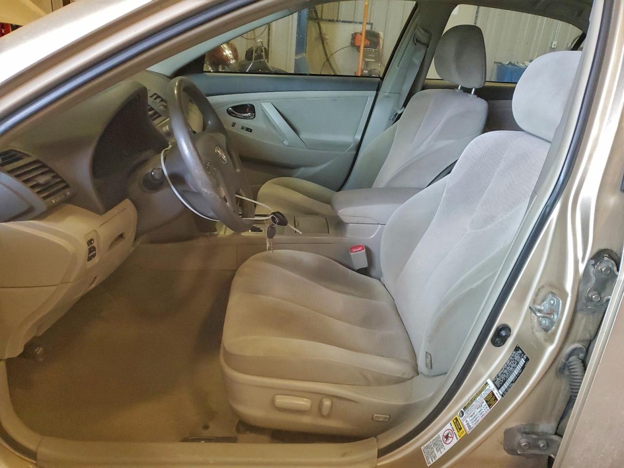 2010 TOYOTA CAMRY BASE photo 7