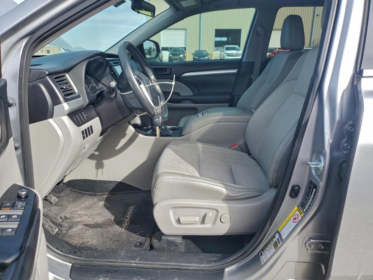 2016 TOYOTA HIGHLANDER LE photo 7