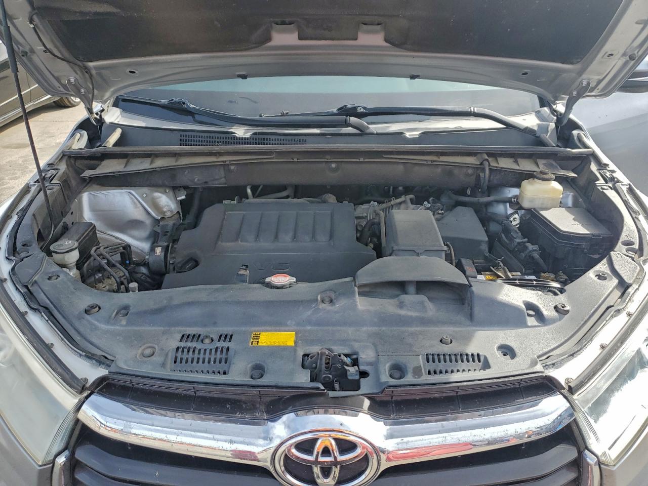 2016 TOYOTA HIGHLANDER LE photo 12
