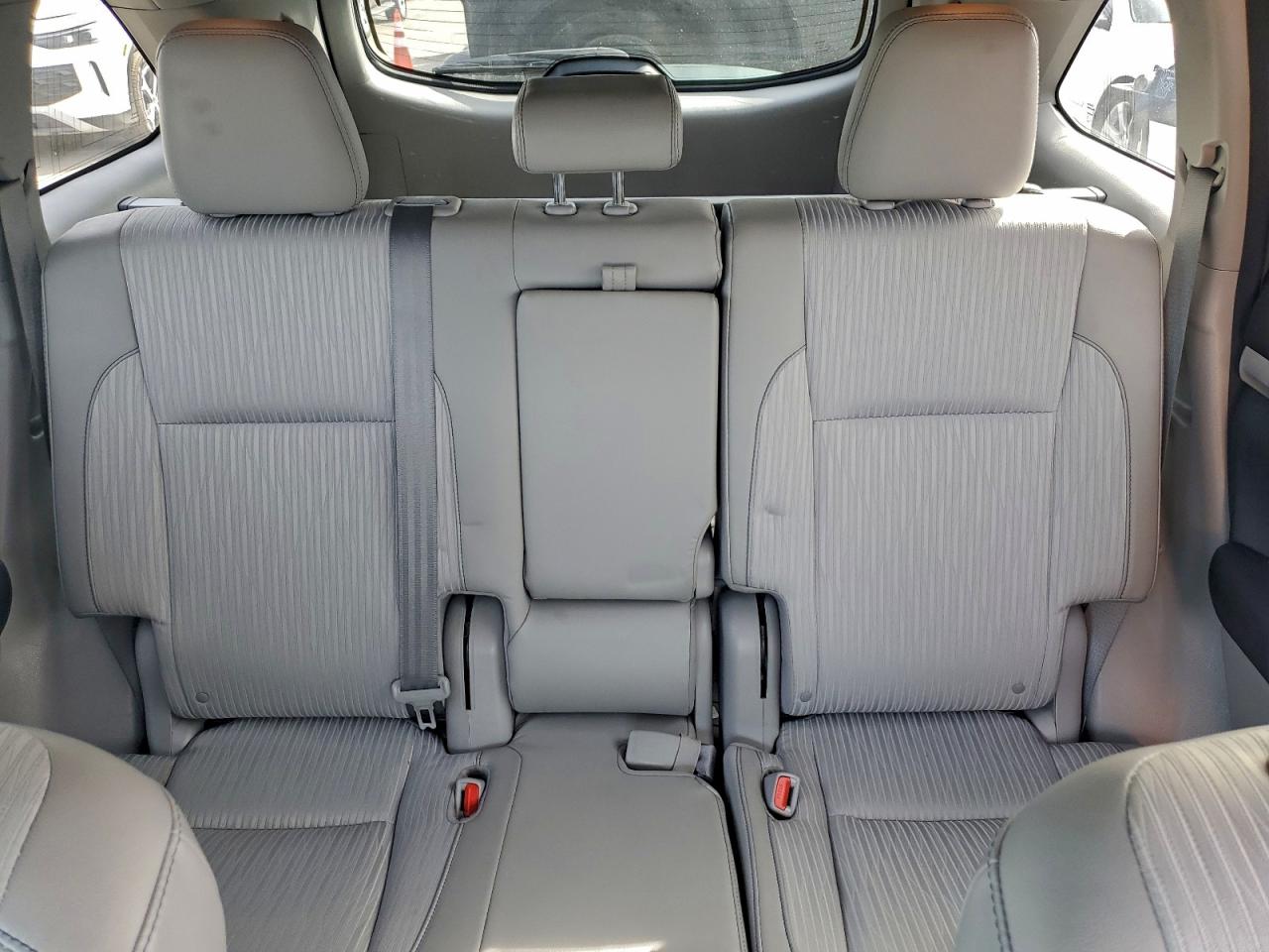 2016 TOYOTA HIGHLANDER LE photo 10
