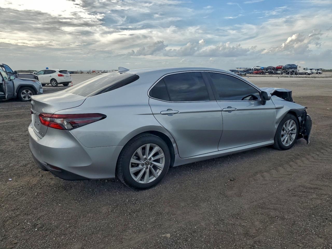 2021 TOYOTA CAMRY LE photo 3
