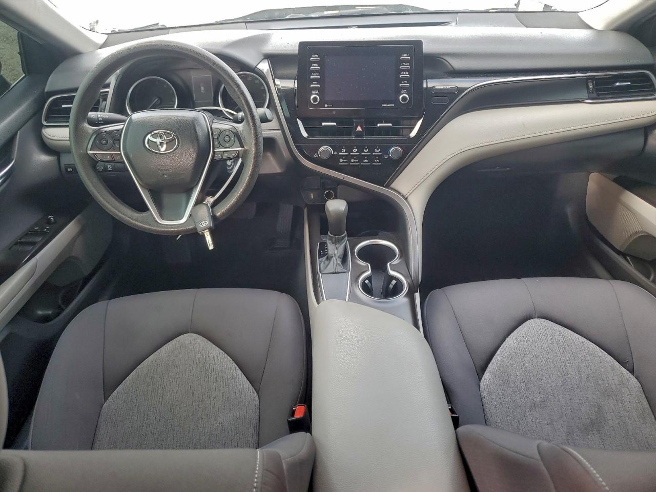 2021 TOYOTA CAMRY LE photo 8