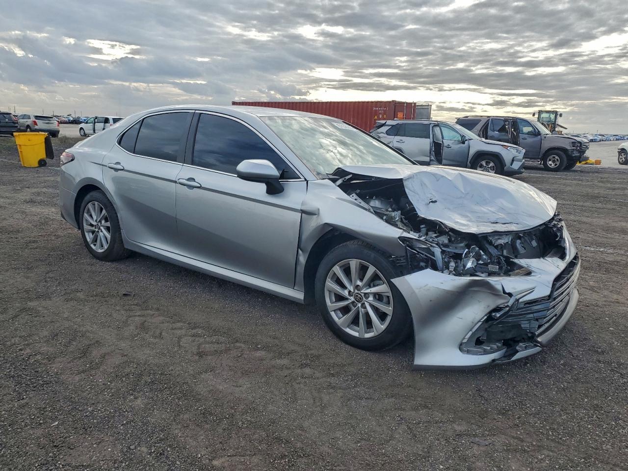 2021 TOYOTA CAMRY LE photo 4