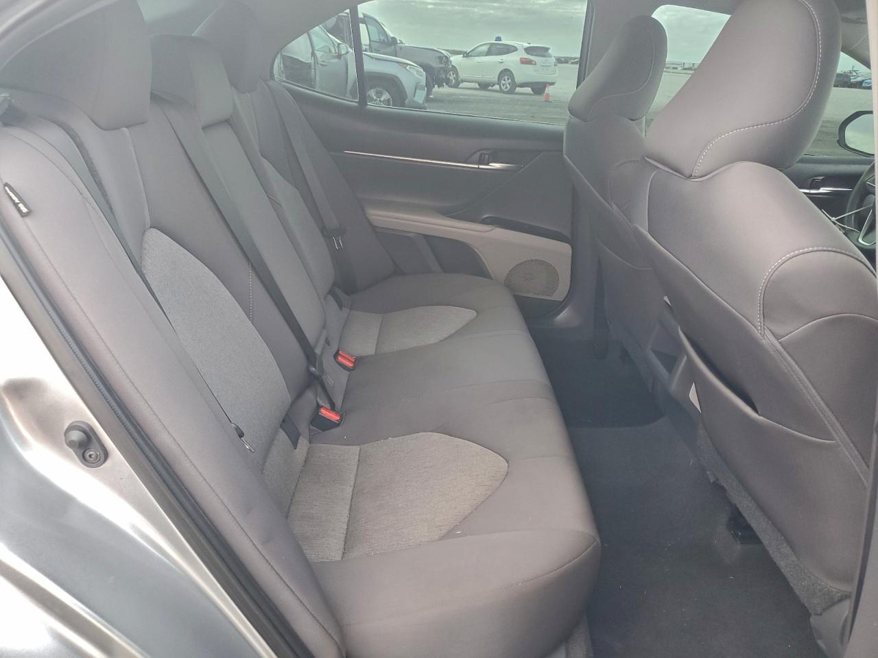 2021 TOYOTA CAMRY LE photo 10