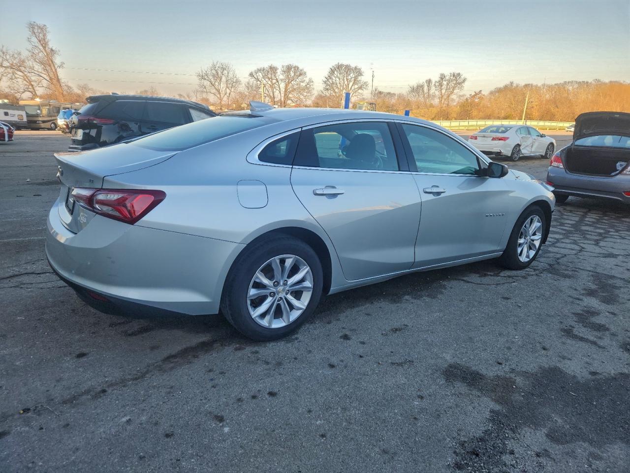 2021 CHEVROLET MALIBU LT photo 3