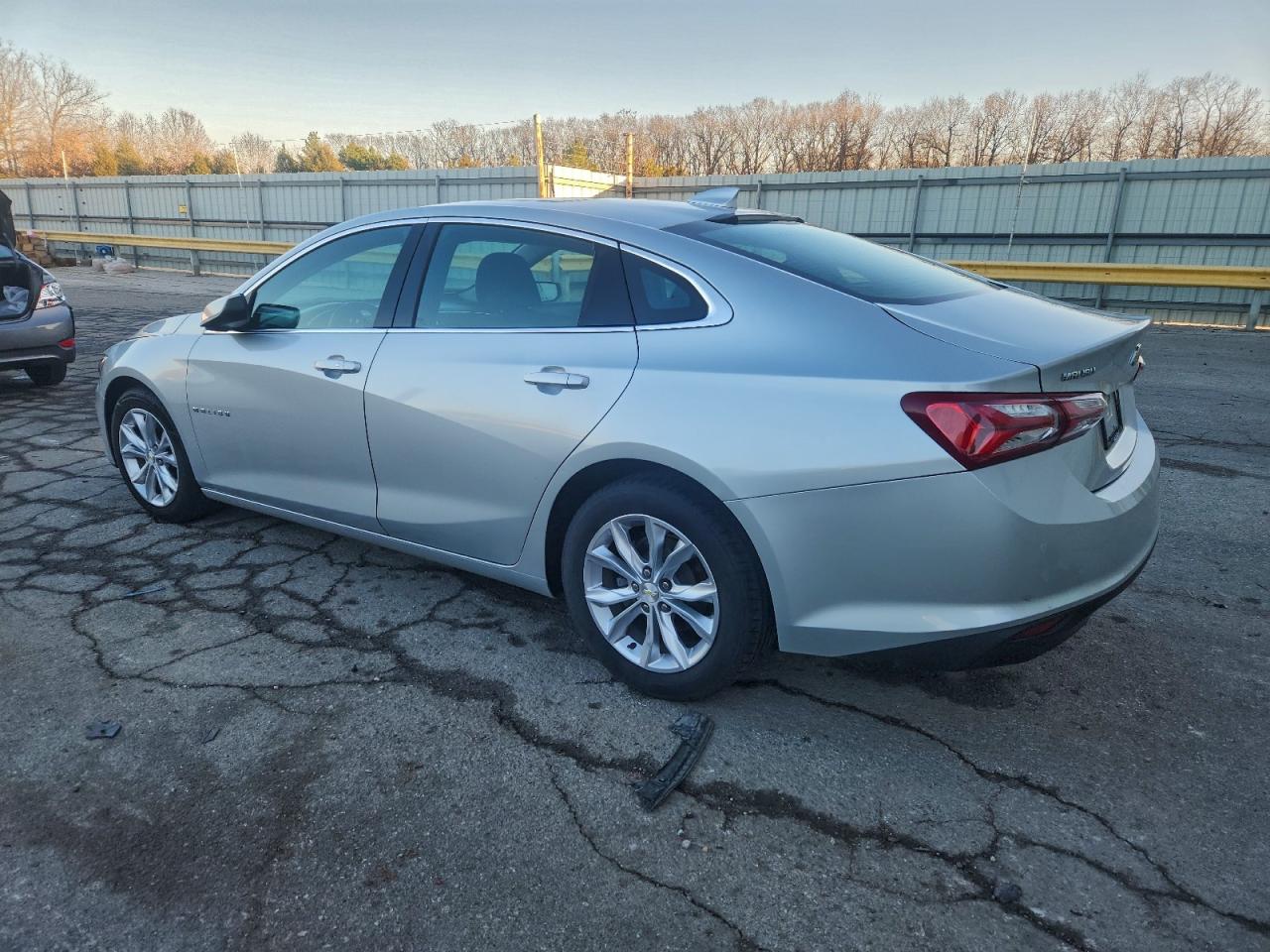 2021 CHEVROLET MALIBU LT photo 2