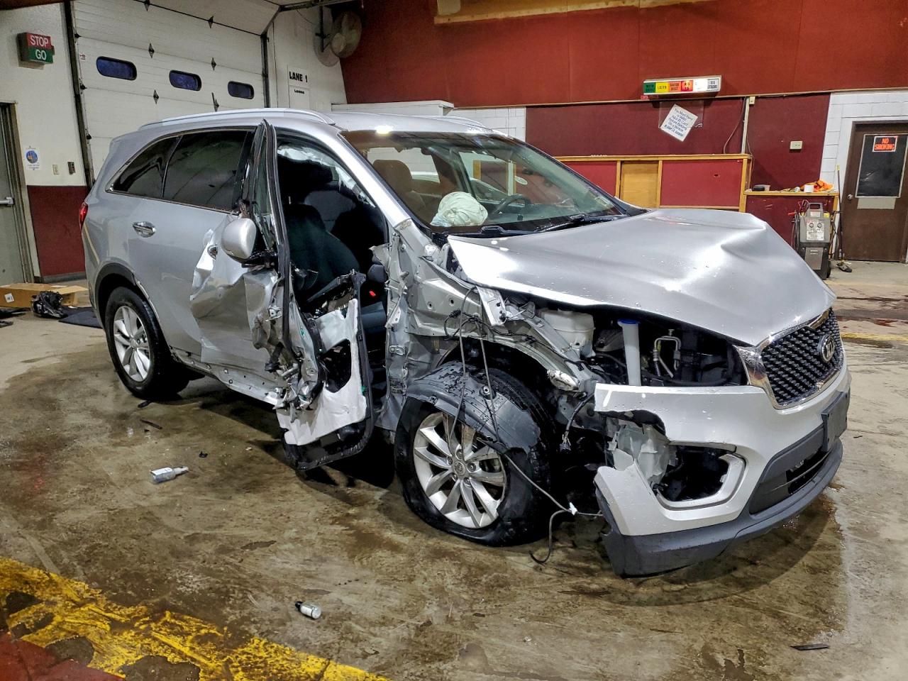 2017 KIA SORENTO LX photo 4