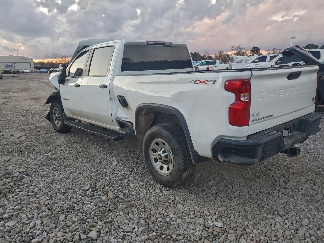 2024 CHEVROLET SILVERADO K2500 HEAVY DUTY photo 2