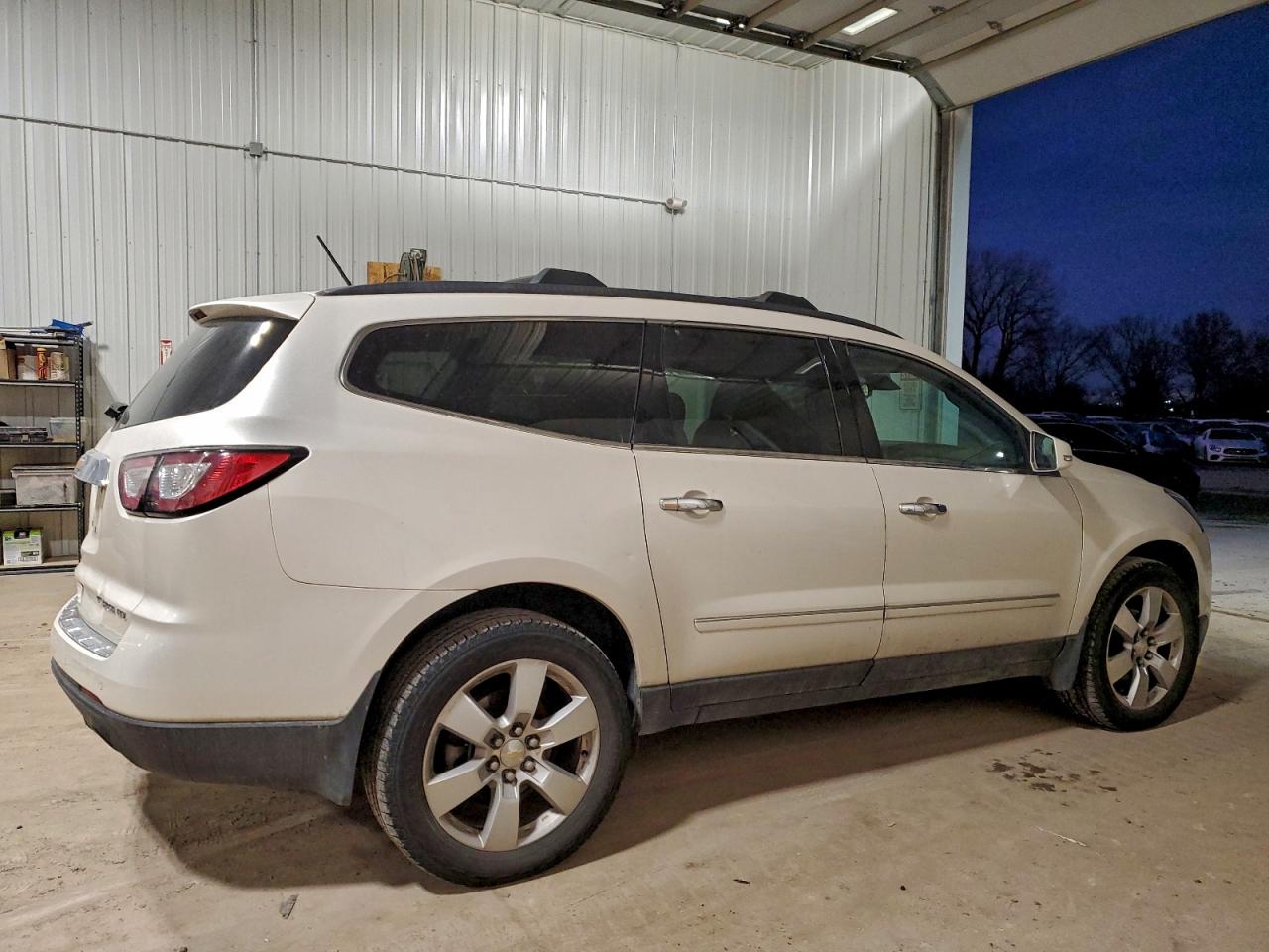2014 CHEVROLET TRAVERSE LTZ photo 3