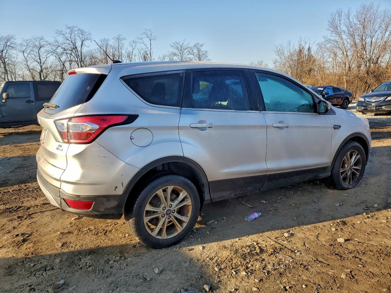 2017 FORD ESCAPE SE photo 3