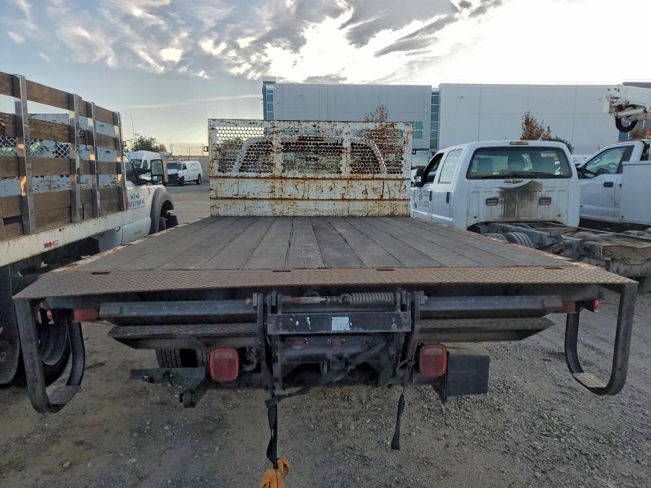2002 FORD F350 SUPER DUTY FLATBED TRUCK photo 6