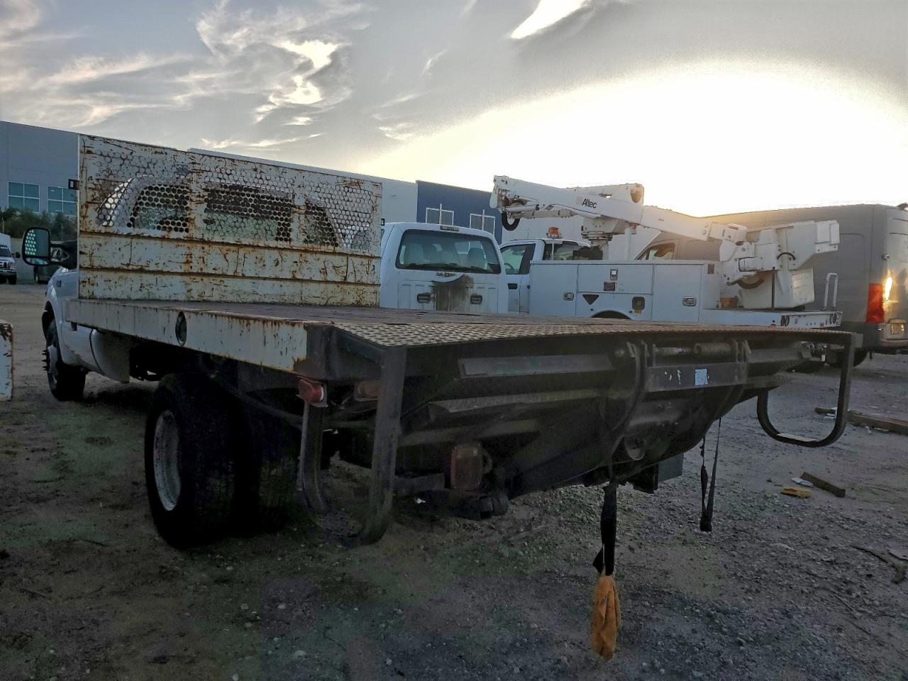 2002 FORD F350 SUPER DUTY FLATBED TRUCK photo 2