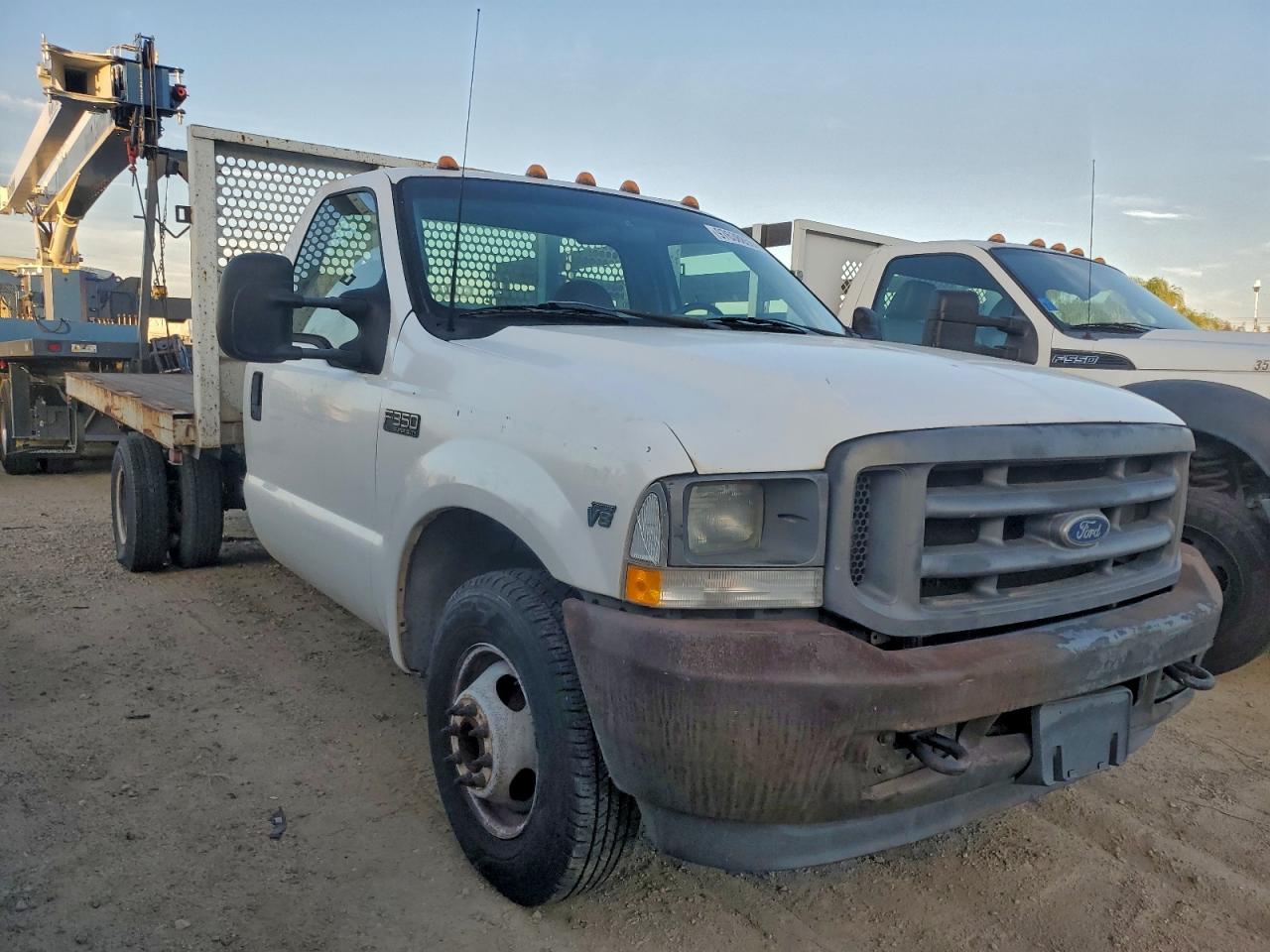 2002 FORD F350 SUPER DUTY FLATBED TRUCK photo 4